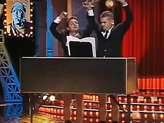 Fox News напомнил Зеленскому о его номере «Игра на рояле без рук»