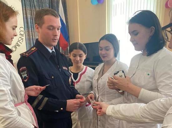 В Новомосковске сотрудники ГИБДД провели беседы с будущими медиками