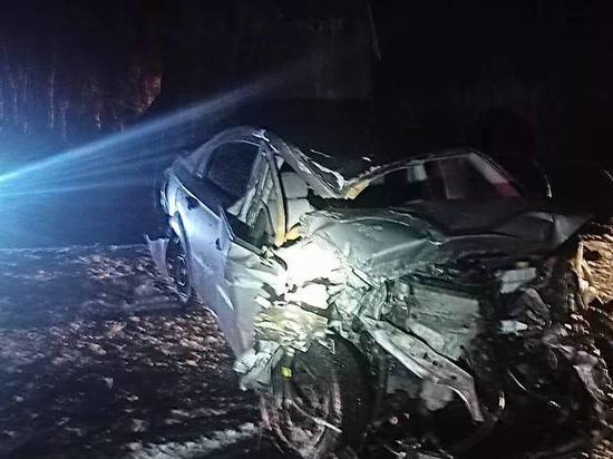 На мурманской трассе «поцеловались» легковушка и грузовик
