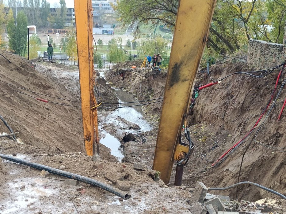 прорыв волгоград. прорыв волгоград. сквер волгоград. прорыв трубы в волгограде. сквер пахмутовой волгоград.