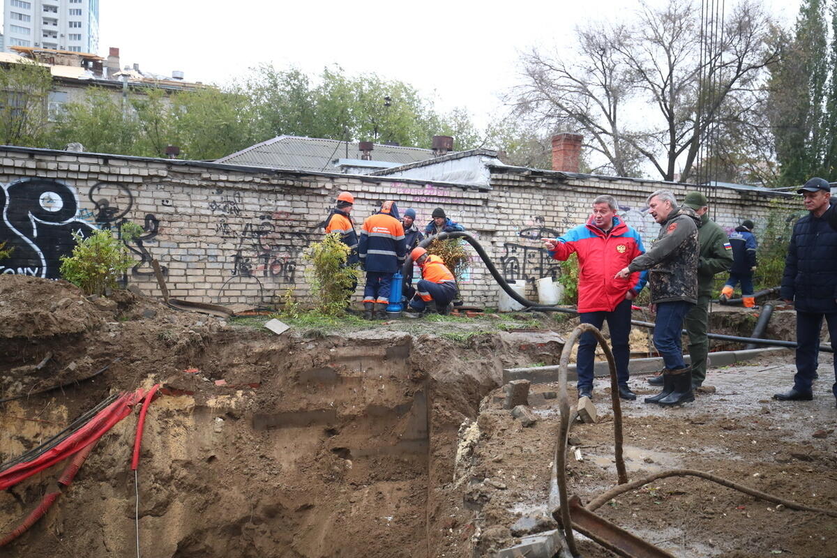 Место прорыва и разрушение сквера в Волгограде: фото аварии 30 октября