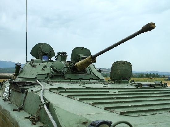 Мобилизованные в Бурятии продолжают осваивать вооружение БМП-2