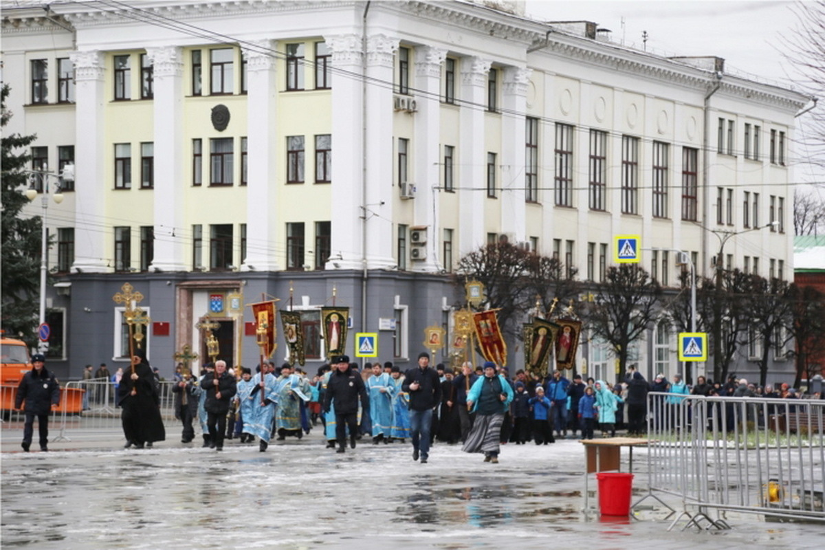 4 ноября чебоксары. Крестный ход Чебоксары 4 ноября. Крестный ход на день народного единства Чебоксары. Общегородской крестный поход Чебоксары. Крестный ход в Чебоксарах сегодня.