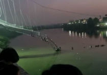 Количество жертв жуткого обрушения моста в Индии превысило 130 человек