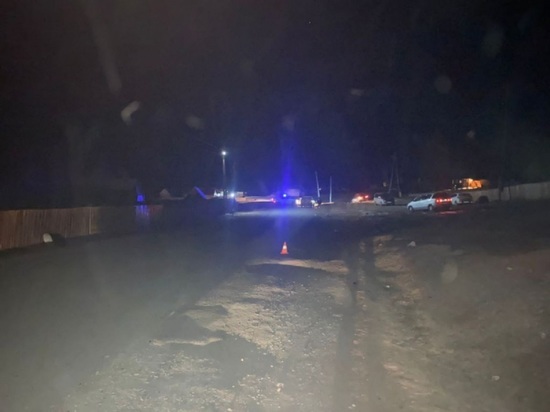 На Алтае водитель пикапа насмерть сбил пешехода, который шел по дороге в темноте