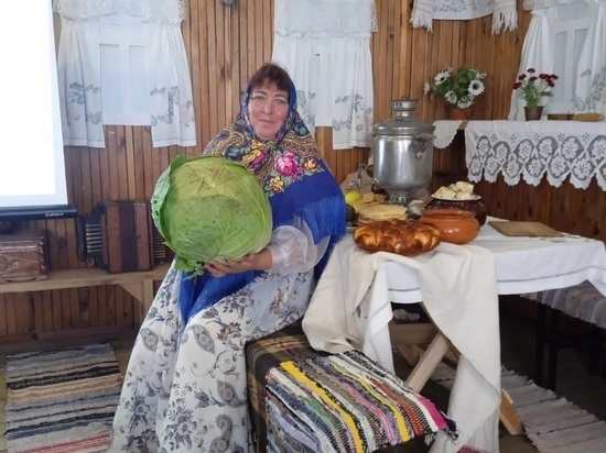 Тамбовская селянка вырастила капусту весом более 10 кг
