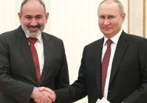 Президент России Владимир Путин начал встречу в Сочи с премьер-министром Армении Николом Пашиняном
