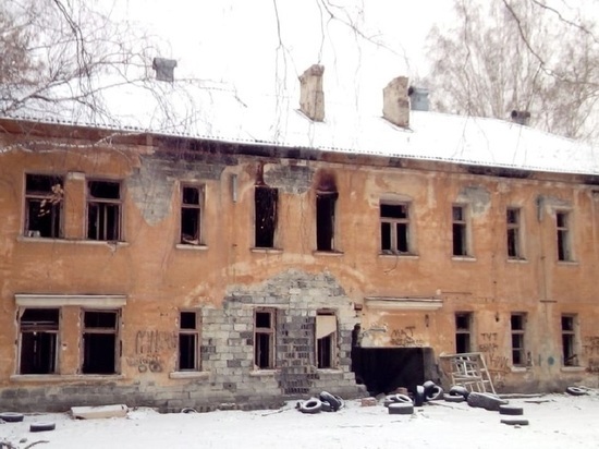 Администрация Камышлова предложила жильцам рассыпающегося дома потерпеть до 2031 года