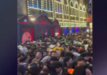 Эксперт по безопасности Станислав Петров рассказал, как выжить в давке, комментируя трагедию в Сеуле, где в ночь на воскресенье погибли 154 человека и еще 132 пострадали во время столпотворения в районе Итхэвон на праздновании Хеллоуина