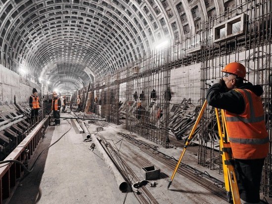 Петербуржцам показали, как идет строительство метро «Горный институт»