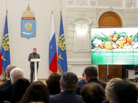 Губернатор Астраханской области вручил награды лучшим сельхозработникам