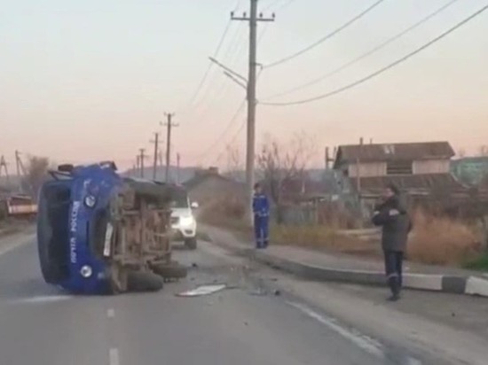Автомобиль «Почты России» попал в серьезное ДТП на Сахалине