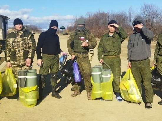 Общественники привезли мобилизованным сахалинцам термобелье, лопаты  и тактические ремни