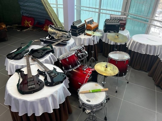 Бас-гитары и аккордеоны собрали жители Приуральского района для школы искусств Волновахи