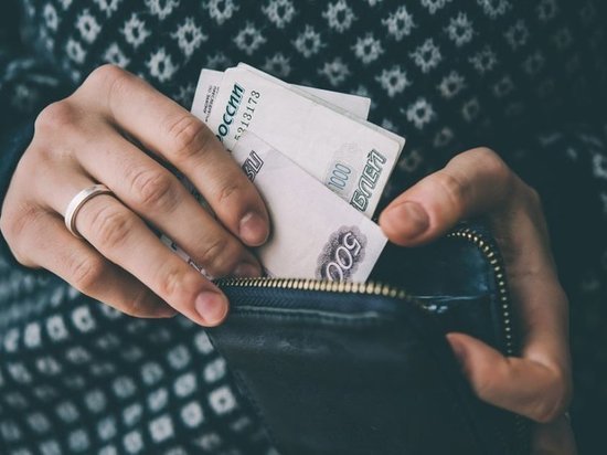 Исследование: каждый четвертый житель Сахалина тратит основную часть зарплаты за неделю