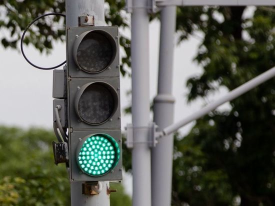 Новый светофор заработал на перекрестке 1-я Московская — Большая Полянка в Южно-Сахалинске