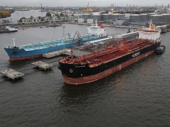 Минфин США продлил срок разгрузки российской нефти «без потолка цен»
