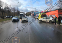 Накануне, утром 31 октября, на Рязанском шоссе города Новомосковска, 51-летняя женщина за рулём автомобиля марки "Renault Sandero" совершила столкновение с автомобилем "Daewoo Nexia" под управлением 18-летнего молодого человека