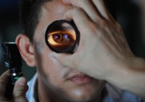 Врач-офтальмолог Вячеслав Куренков назвал первые признаки, по которым можно распознать катаракту.
