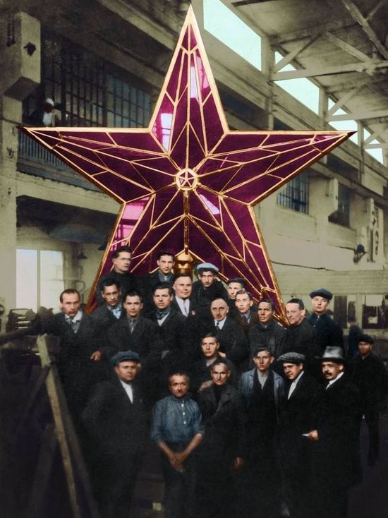 Атомный свет истории: 85 лет назад над Кремлем зажглись знаменитые Рубиновые Звезды