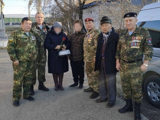 В Бурятии ветераны навестили супругу раненого на Украине бойца