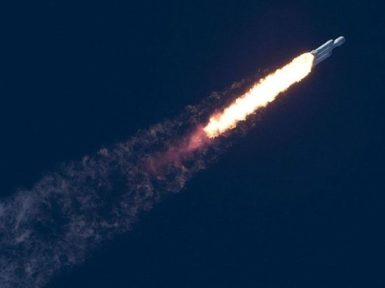 В США стартовала ракета Falcon Heavy с секретным спутником
