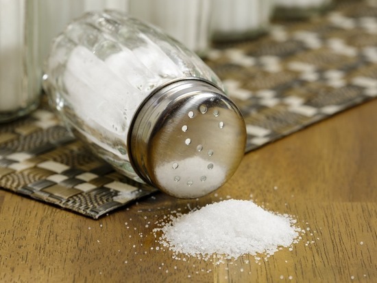 Барнаульский врач рассказал, чем опасна соль в неограниченных количествах