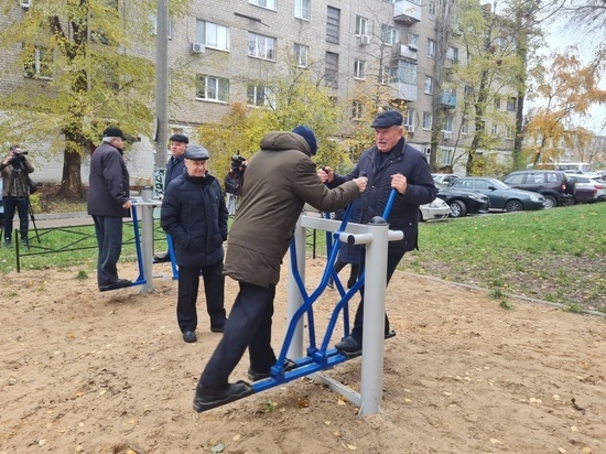 В Воронеже открылась спортплощадка с уличными тренажерами для пожилых людей