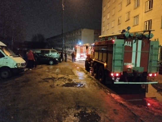Общежитие вспыхнуло в городе Карелии
