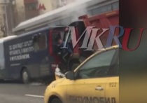 В распоряжении "МК" оказалось видео очевидца, который снял первые секунды после страшной аварии, произошедшей на улице 1905 года в Москве