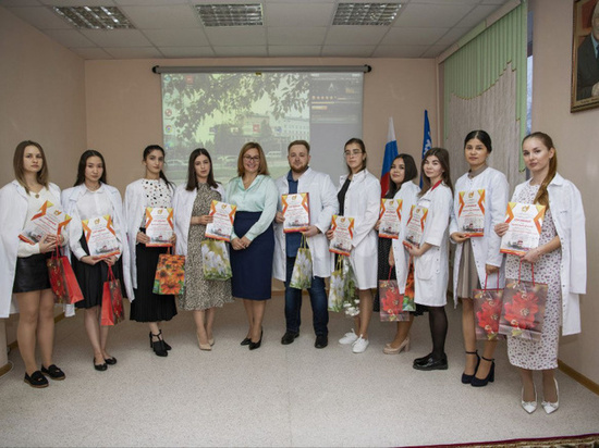 В перинатальном центре Нижневартовска молодых врачей посвятили в профессию