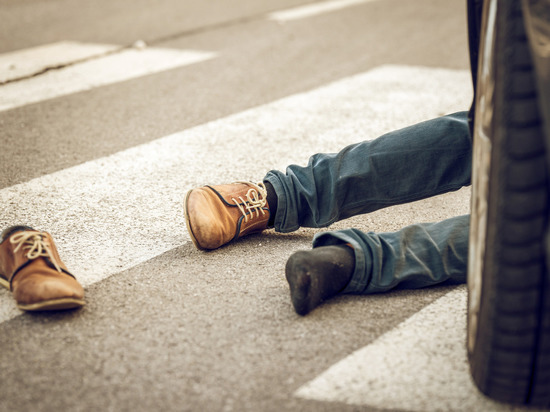 Водитель микроавтобуса насмерть задавил пешехода в Буграх