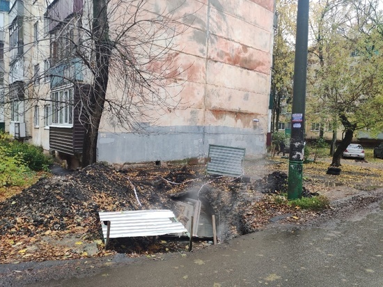 Пензенцы просят заделать яму, которую выкопали три недели назад коммунальные службы