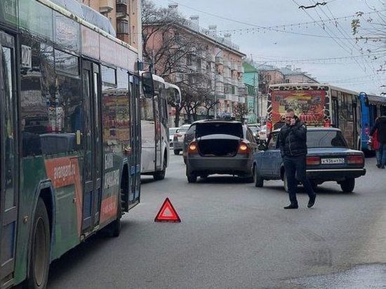На Первомайском проспекте в Рязани образовалась пробка из-за ДТП