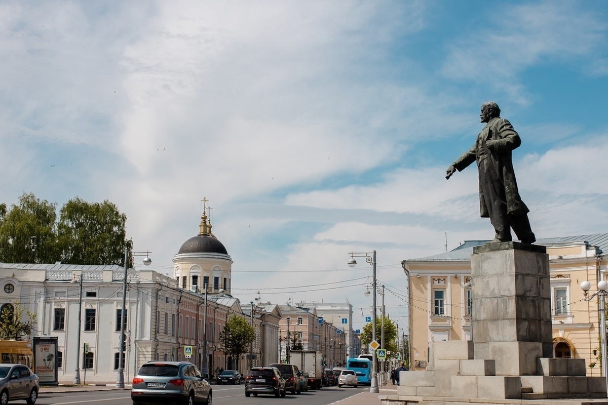 4 ноября в твери. День города Тверь. Тверь мемориал советскому солдату. Мемориал в Твери. Тверь экскурсии по городу.