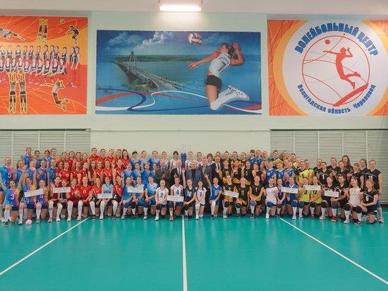 Компания «ФосАгро» поздравила череповецкий Волейбольный центр с юбилеем