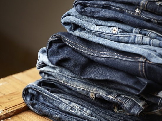 Как стирать джинсы, чтобы они оставались яркими: добавьте уксуса и сахара