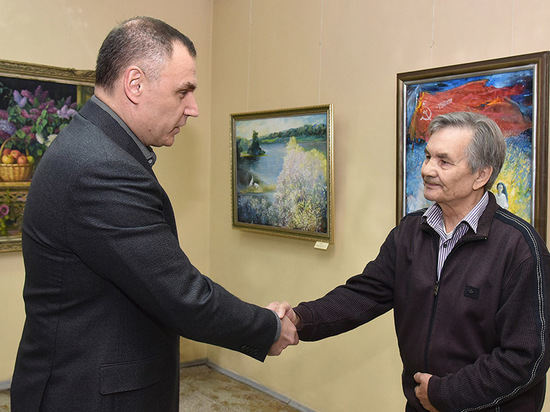 Юрий Зайцев побывал на выставке «Край Марийский» и высоко оценил произведения художников