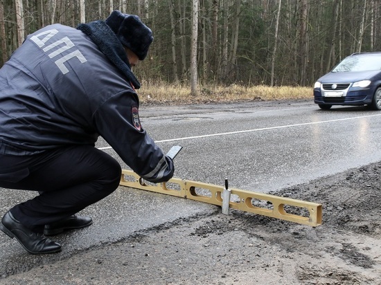 Выявлены дефекты на одной из самых аварийных дорог Серпухова