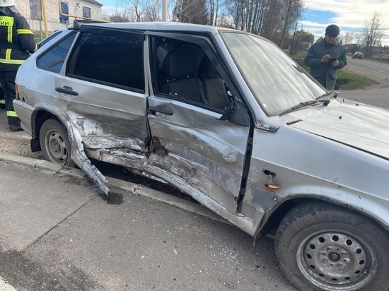 Водитель «ВАЗа» попал в больницу после столкновения с двумя авто под Орлом