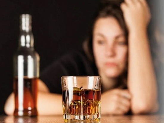 Врач рассказал, можно ли стресс и депрессию снять алкоголем