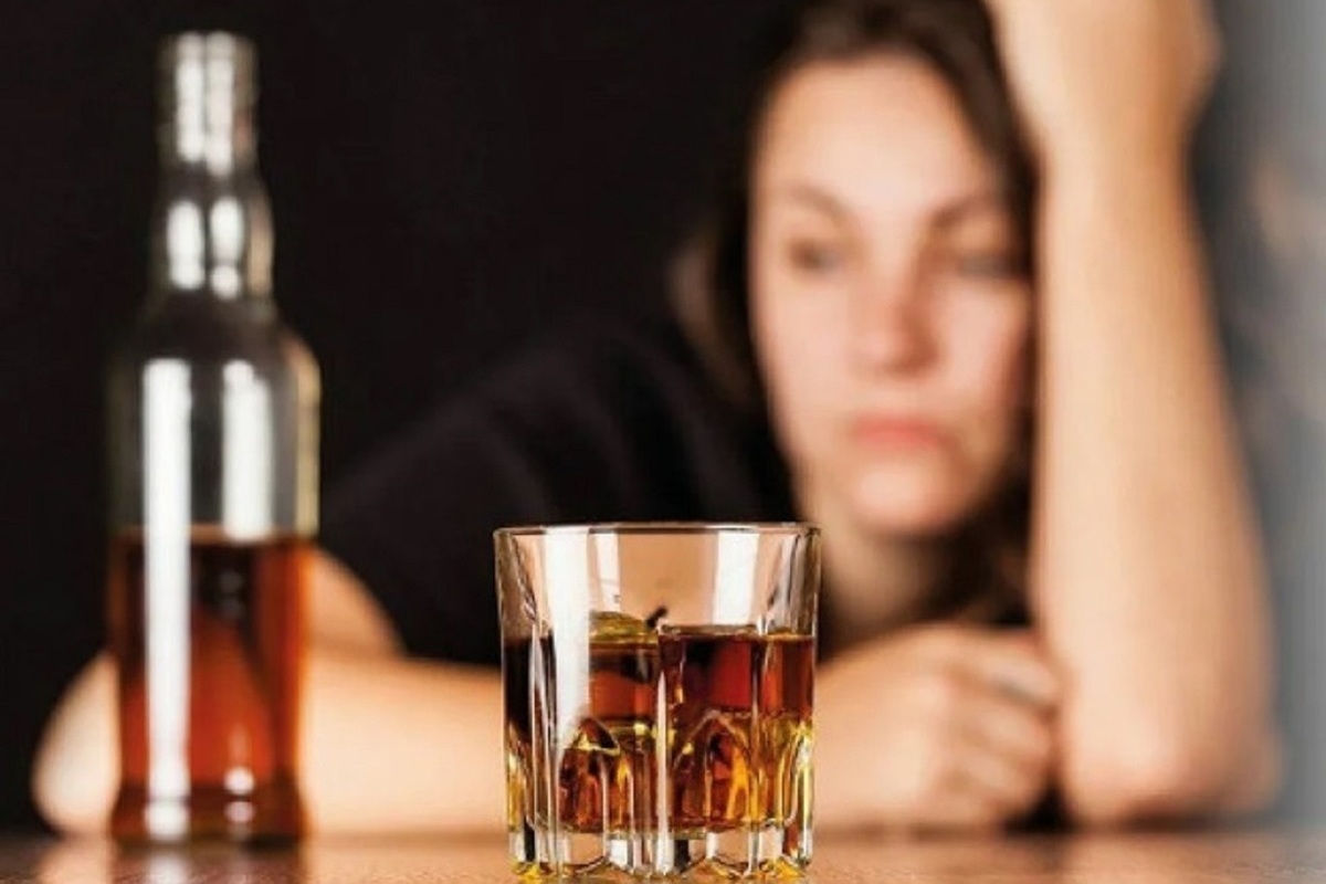 Врач рассказал, можно ли стресс и депрессию снять алкоголем