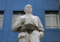 В Новомосковске установили ранее перенесённый памятник Ленину