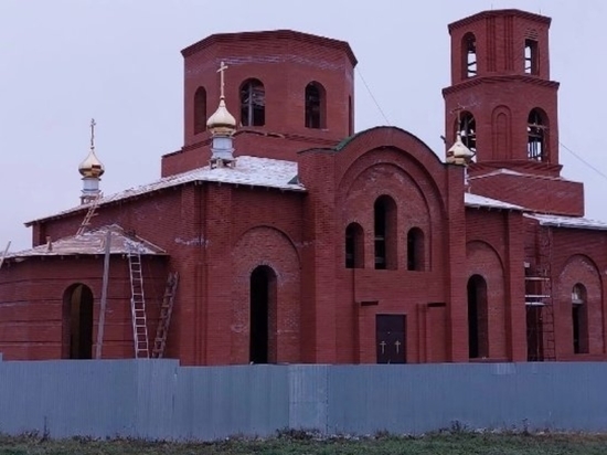 Четыре малых купола с крестами установили на церковь в Селтах