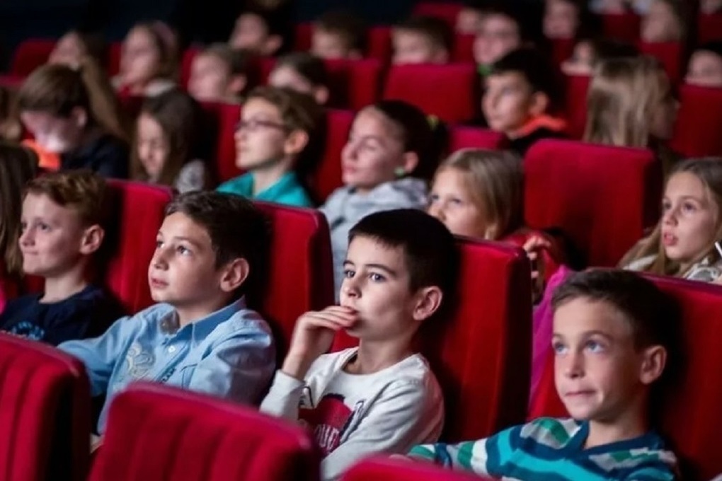 Костромские новшества: средняя школа в Кологриве обзавелась собственным кинотеатром