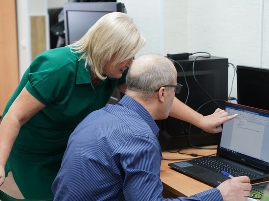 В Красноселькупе пенсионеров научат пользоваться компьютером