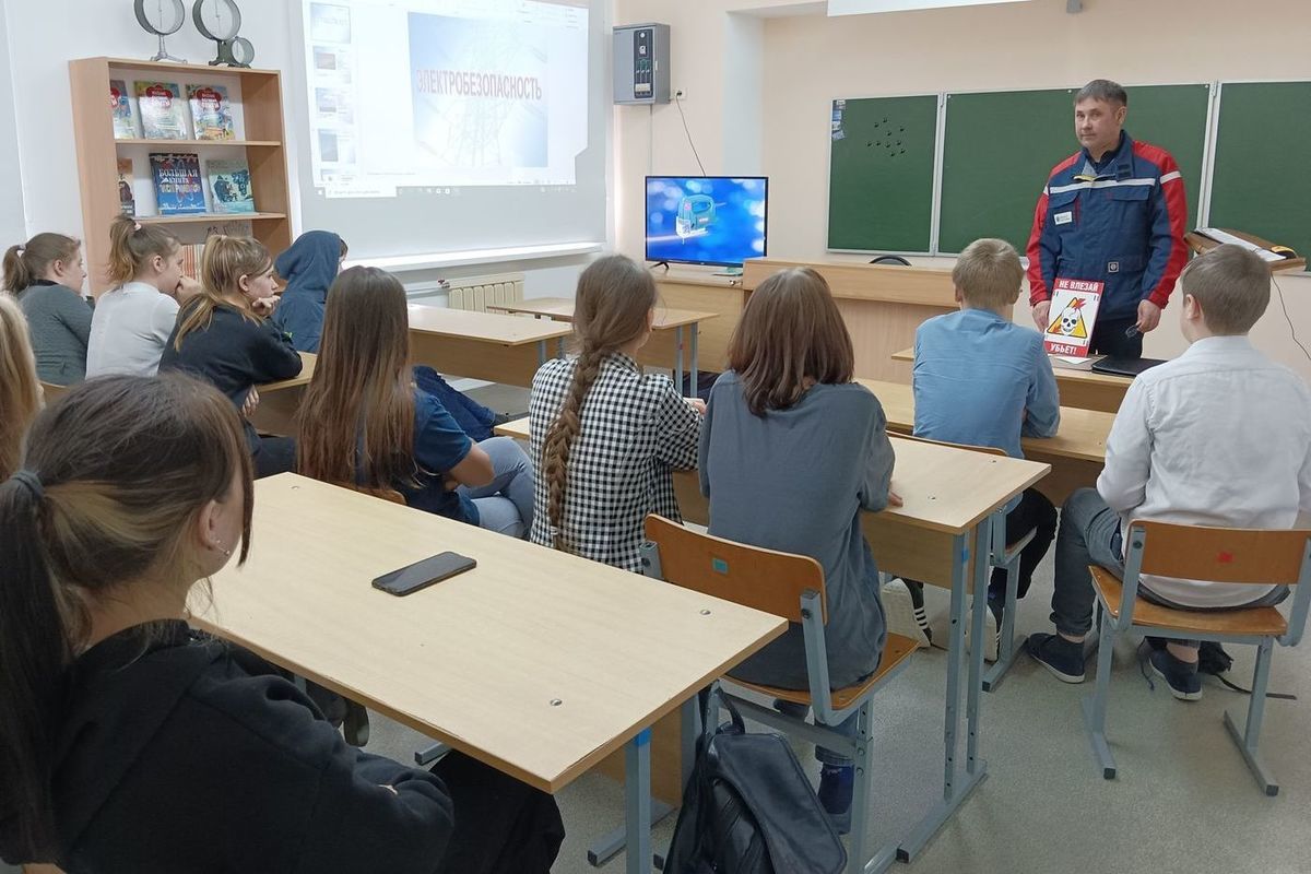 В начале учебного года уроки электробезопасности в Кировской области  посетили более 2500 детей и подростков - МК Киров