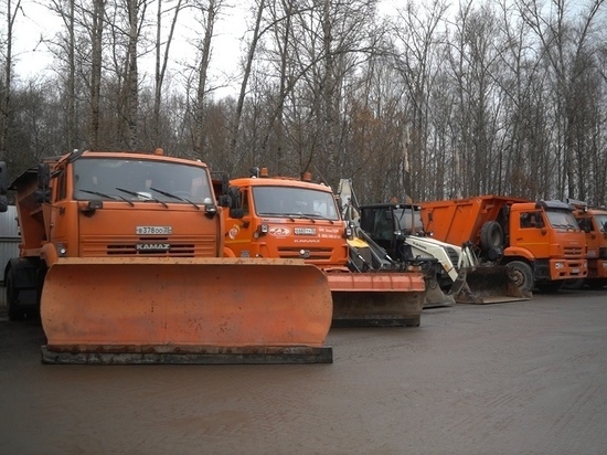 Более ста единиц техники готово для уборки снега в Вологде