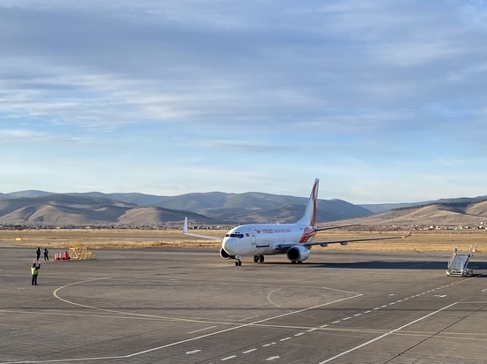 Развернулись на Восток: в Улан-Удэ впервые сел самолет из Китая