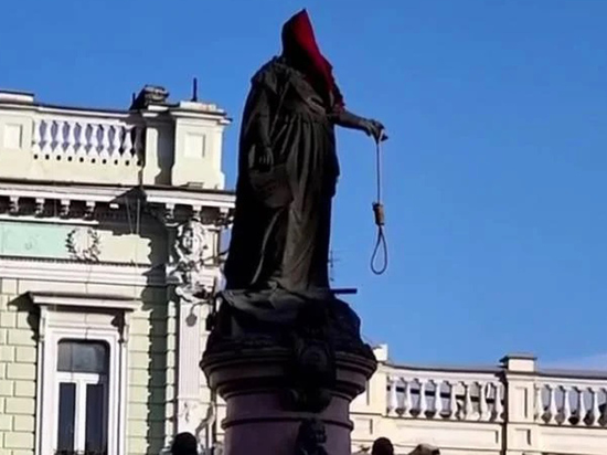 Организатор осквернения памятника Екатерине II заявил об основании Одессы гайдамаками